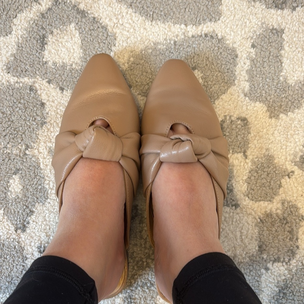 A New Day Loretta 5.5 Beige Knotted Mules Flats Slides Memory Foam Faux Leather - Picture 6 of 6